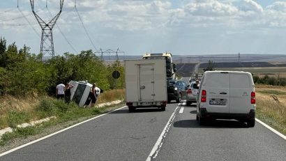 TULCEA: Accident rutier cu o mașină răsturnată, pe DN 22