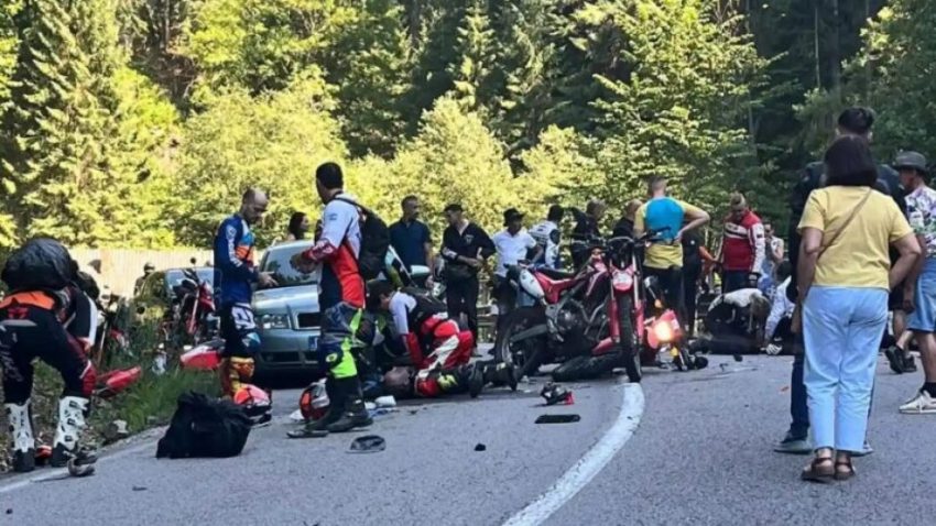 Doi cetățeni străini au murit într-un accident de motocicletă pe Transalpina