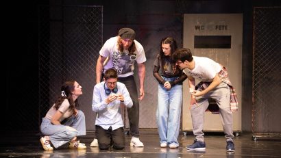 CONSTANȚA: Teatrul „Căluțul de Mare” intră în vacanță. Spectacolul „Avioane de hârtie” încheie stagiunea