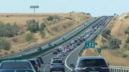 Atenție, șoferi! Se circulă în condiții de trafic intens pe autostrăzile A2 și A4