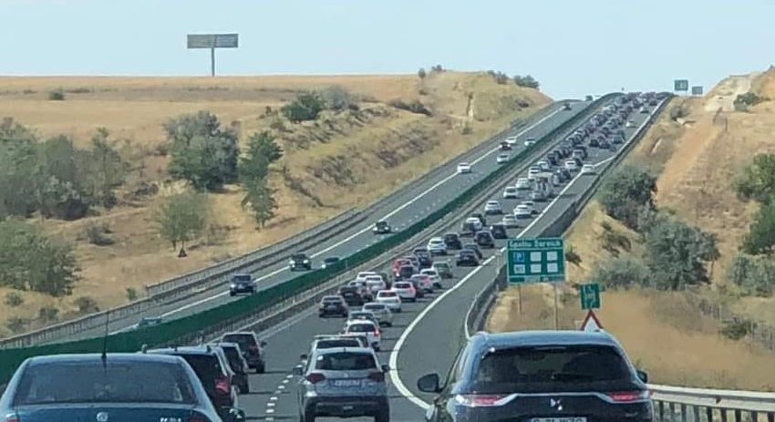 Atenție, șoferi! Se circulă în condiții de trafic intens pe autostrăzile A2 și A4