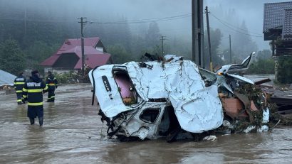FOTO | Inundații devastatoare în județele Suceava și Neamț. Un om a murit, sute de persoane au fost evacuate, iar pagubele sunt uriașe