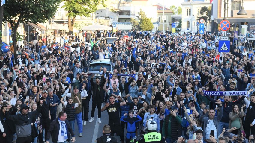 Suporterii echipei Farul Constanța sunt revoltați de arbitrajul de la Botoșani