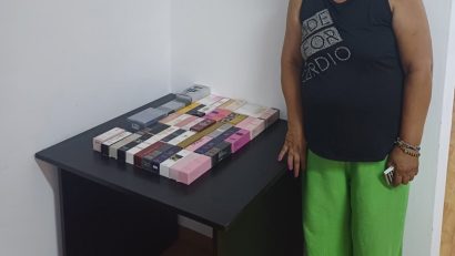 Jandarmeria Constanța a depistat o femeie care vindea parfumuri contrafăcute în stațiunea Neptun