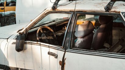 CONSTANȚA: Continuă campania de ridicare a mașinilor abandonate