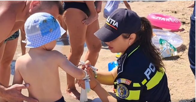 EFORIE: 4 copii s-au rătăcit, astăzi, pe plajă, dar au fost găsiți rapid de salvamari și polițiști