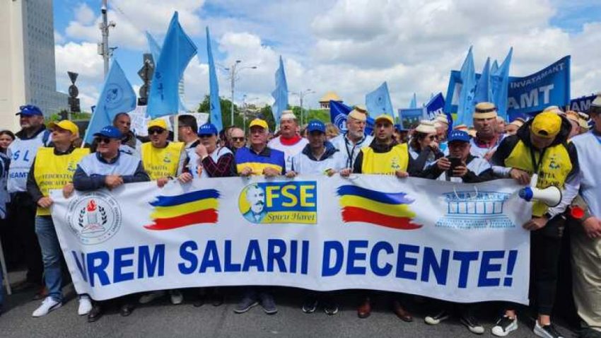 Sindicatele din Educaţie îi cer preşedintelui să nu promulge legea asumată de Guvern în Parlament