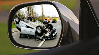 TULCEA: Accident pe DJ 222. O șoferiță a ajuns la spital, după ce s-a răsturnat cu mașina