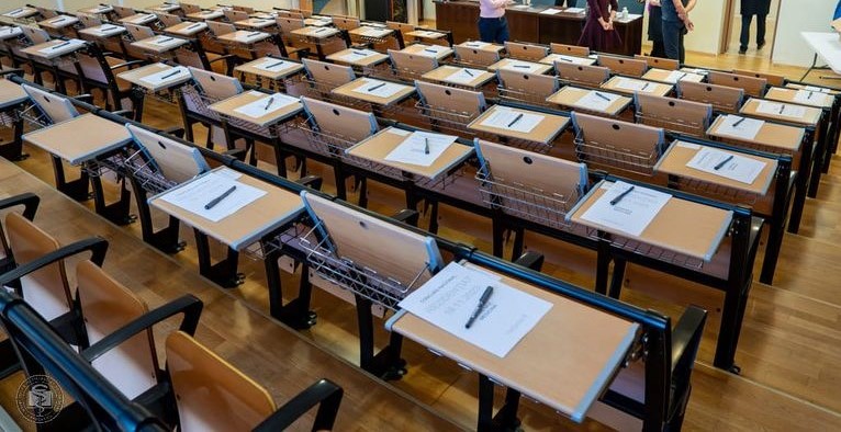 Peste 9.500 de candidaţi susţin proba scrisă a examenului de definitivat în învățământ