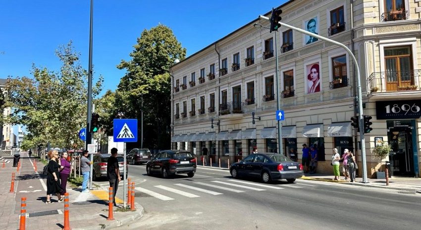 CONSTANȚA: Semafor inteligent la trecerea de pietoni din zona Colegiului Național „Mircea cel Bătrân”