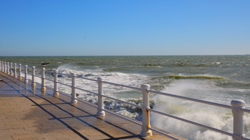 CONSTANȚA: Avertizare meteorologică! Cod GALBEN de vânt puternic