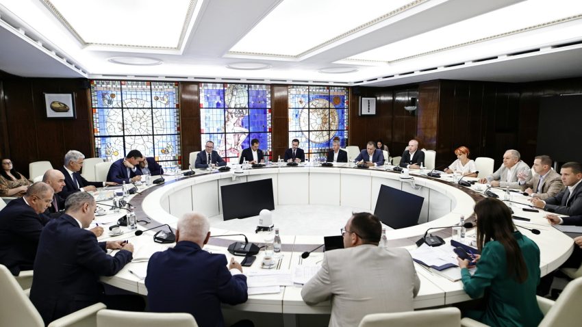 Ilie Bolojan – întâlnire de lucru cu reprezentanții Asociației Municipiilor: Investițiile PNRR vor continua într-o manieră planificată