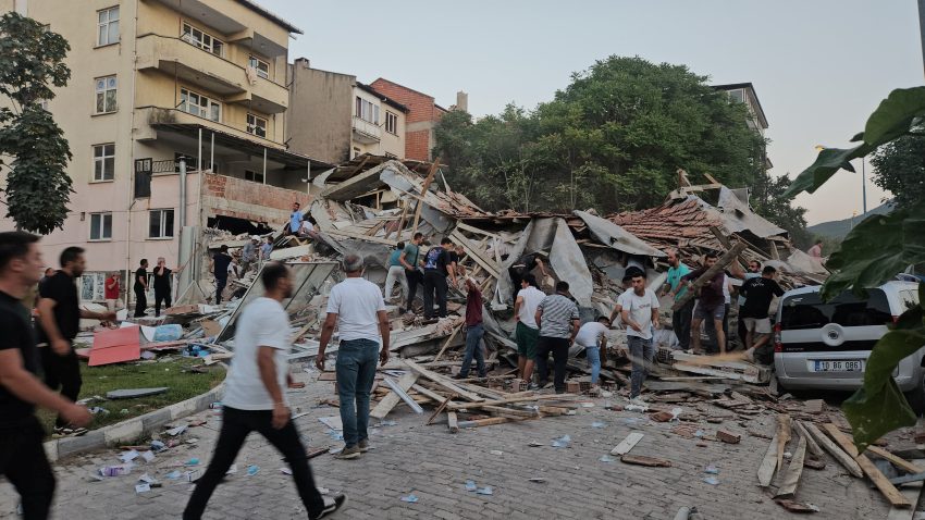 Cutremur de 6,1 grade în vestul Turciei, resimțit în oraşe precum Istanbul, Izmir și Bursa