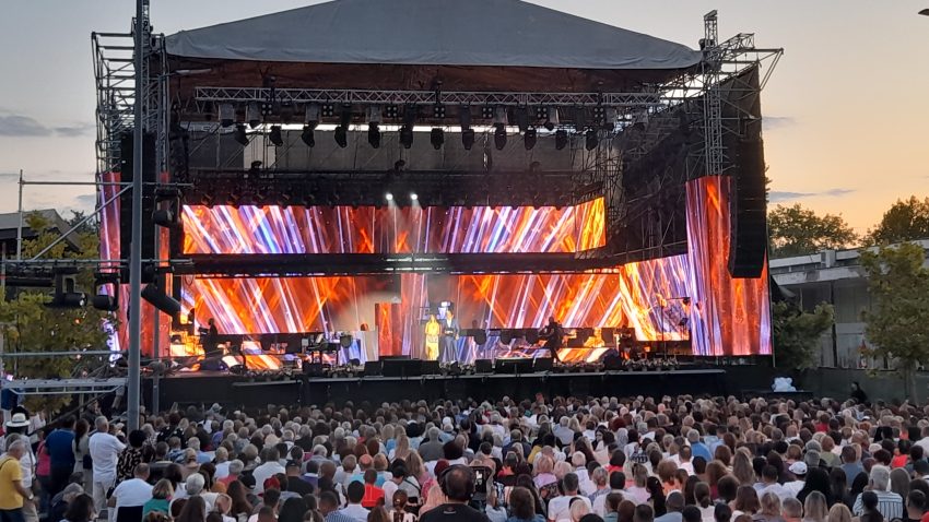 VIDEO | Festivalul de Muzică Ușoară Mamaia, seara a doua: Invitați de excepție, momente emoționante