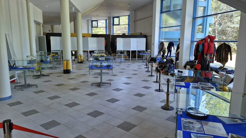 Vernisajul expoziției „70 de Ani de Scafandrerie Autonomă în România (1955–2025)” va avea loc în foaierul Delfinariului din Constanța