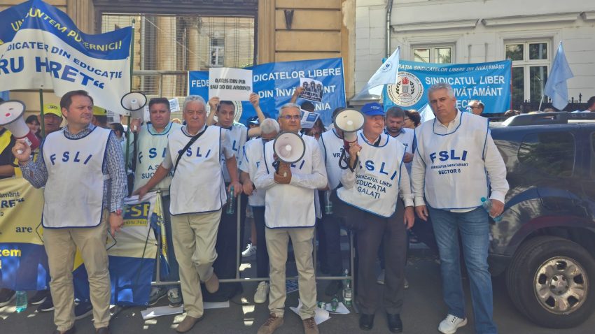 Profesorii din toată țara își continuă protestele în fața Ministerului Educației