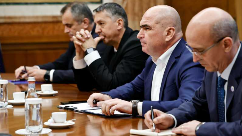 Ilie Bolojan, consultări cu federațiile sindicale din învățământ: Va fi mai multă muncă pentru aceeași bani