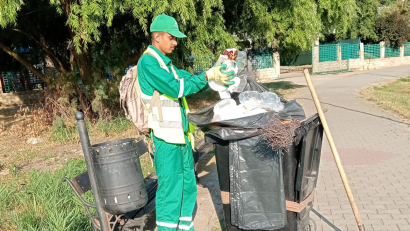MANGALIA: Colectarea deșeurilor din coșurile stradale a fost reluată. Serviciul fusese întrerupt din cauza unui blocaj în relația cu Primăria orașului