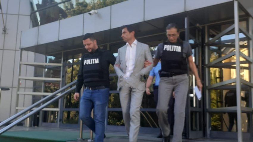 A fost prelungită suspendarea mandatului primarului de la Mangalia, Cristian Radu. Acesta rămâne în arest