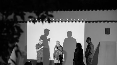 FOTO: Farul Vechi din Sulina luminat pe timp de noapte de un festival de film