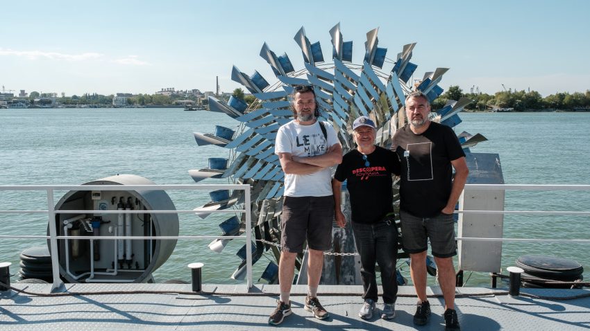 TULCEA: În pregătirea Festivalului Ivan Patzaichin, a fost repusă în funcțiune instalația „Culegătorul de apă”