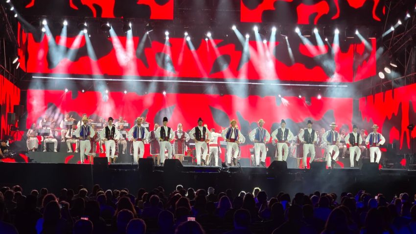 Prima seară a Festivalului Național al Cântecului și Dansului Popular Românesc ,,Mamaia”, o dovadă autentică a diversității culturale din România.