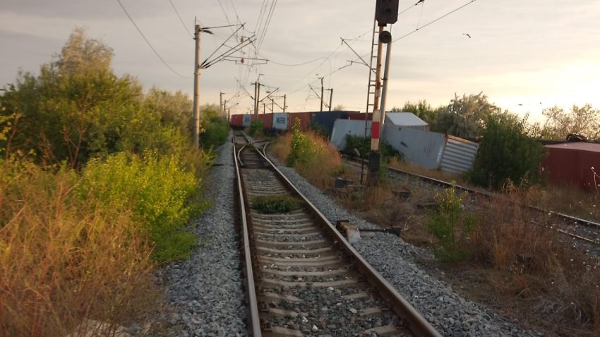 Tren, vagon deraiat - foto - Adina Sirbu