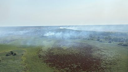 Elicopterele Black Hawk au aruncat peste 400 de tone de apă asupra incendiilor din zona insulei Ostrov Tătaru – Delta Dunării