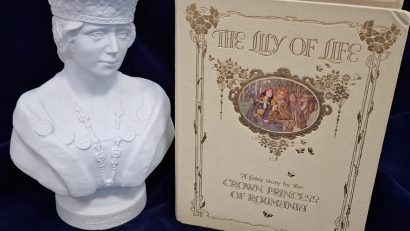 Piesa de Patrimoniu | Volumul „Crinul vieții, o poveste”, scris de Principesa Maria a României, în colecția de aur a Bibliotecii Județene Constanța