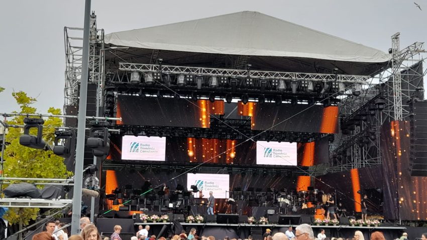 Ediția a 42-a Festivalului de la Mamaia a debutat vineri seara în Piațeta Perla