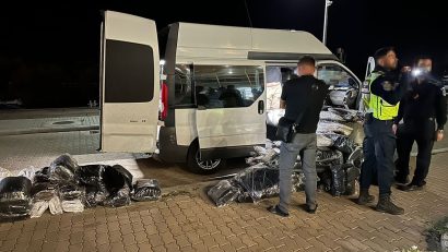 Marfă contrafăcută de peste un milion de euro, descoperită de polițiștii de frontieră la Vama Veche și Isaccea