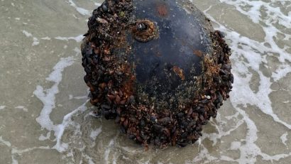 MApN: Mină marină de contact, descoperită pe plaja sălbatică de la Vadu