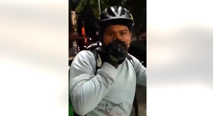 VIDEO | Incident rasist în Capitală. Livrator din Bangladesh, lovit cu pumnul. Agresorul a fost arestat pentru 30 de zile