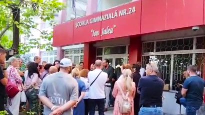 Părinți revoltați și elevi puși pe drumuri, în urma reorganizării mai multor unități școlare din județul Constanța