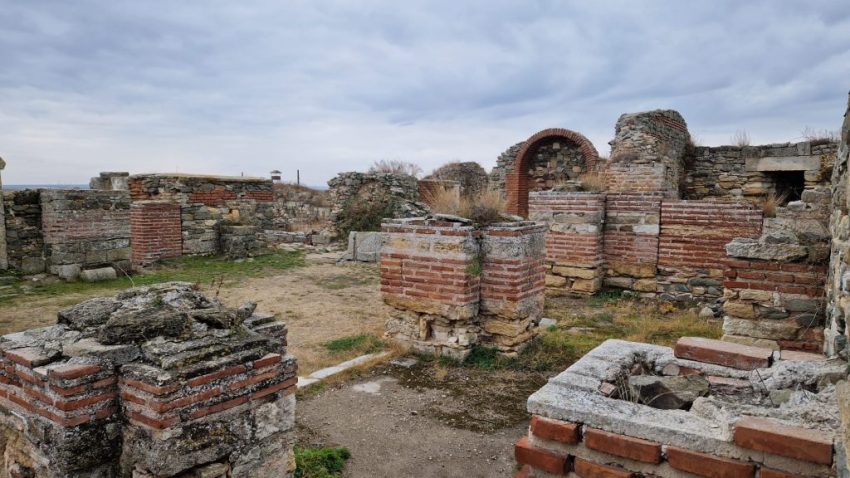 Monede și podoabe antice, descoperite în situl arheologic de la Histria