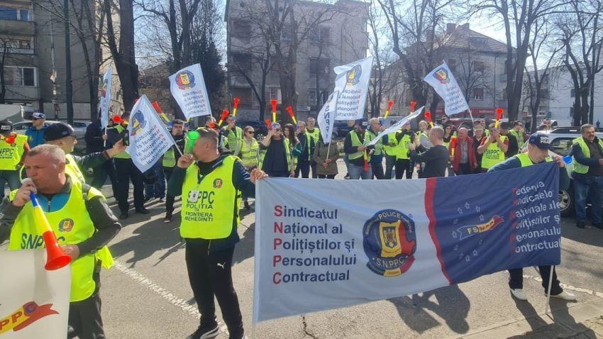 AUDIO | Polițiștii sunt nemulțumiți de plafonarea la 300 de lei a sporului pentru condiții deosebite
