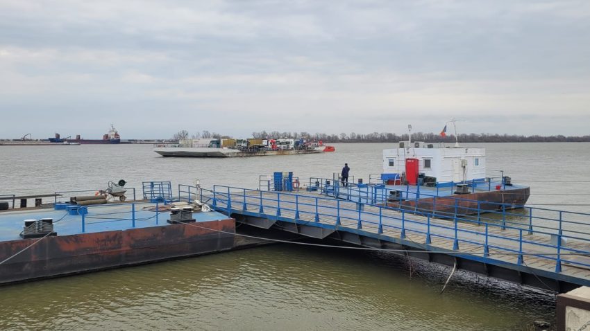 TULCEA: A fost reluat traficul cu bacul la punctul de trecere a frontierei Isaccea – Orlivka