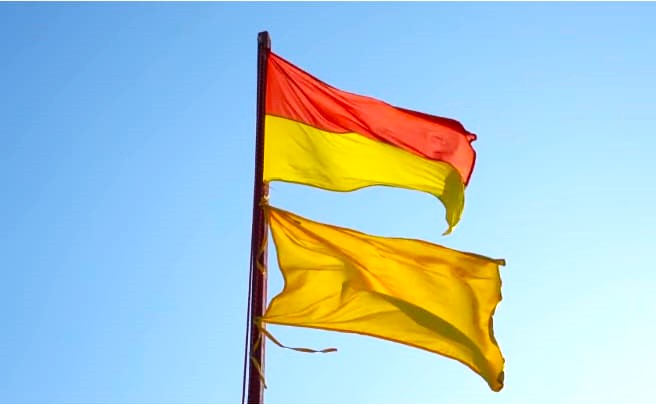 EFORIE NORD: Persoană în pericol de înec, salvată în ultima clipă. Pe plaje este arborat STEAGUL GALBEN
