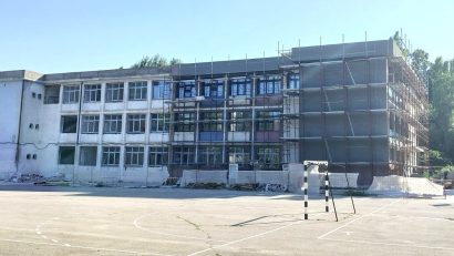 CONSTANȚA: Zeci de școli sunt în reabilitare, iar părinții nu știu unde vor învăța copiii lor