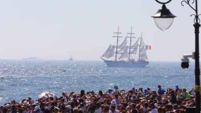 FOTO | Ziua Marinei Române, sărbătorită de mii de localnici și turiști la Constanța
