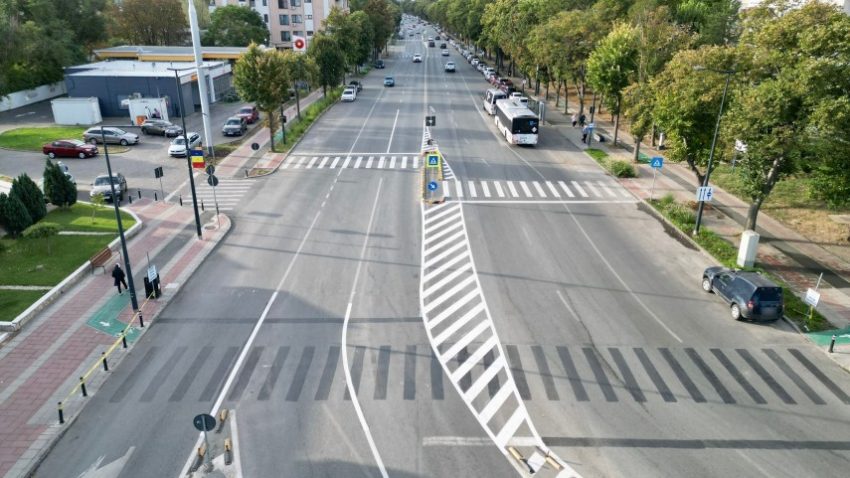 CONSTANȚA: Scuar median amenajat la trecerea de pietoni situată pe bulevardul Alexandru Lăpușneanu, la intersecția cu bulevardul Aurel Vlaicu