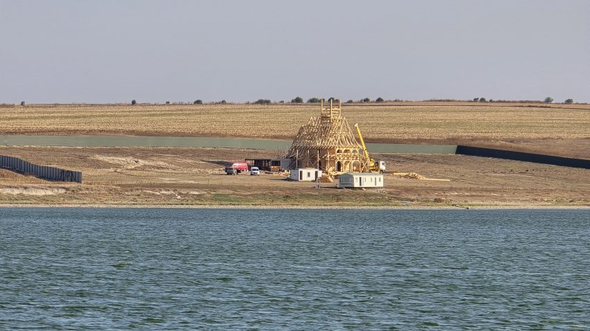 SOR: Construcții ilegale sfidează legea în aria naturală protejată Lacul Techirghiol