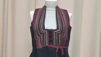 Rochie din lână („cândúșe”), exponatul săptămânii la Muzeul de Artă Populară Constanța