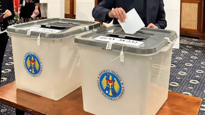 R. Moldova: Aproape 43% din numărul total al alegătorilor au votat la scrutinul parlamentar până la ora 17.00