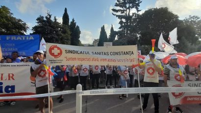 Sindicaliștii din patru mari confederații au protestat în fața Prefecturii Constanța
