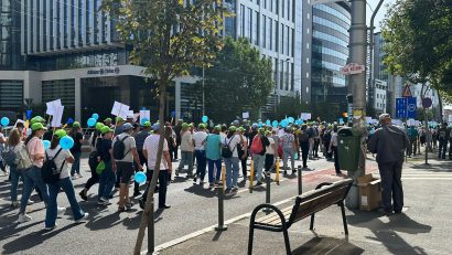 Mii de angajați din administrația publică protestează în Capitală