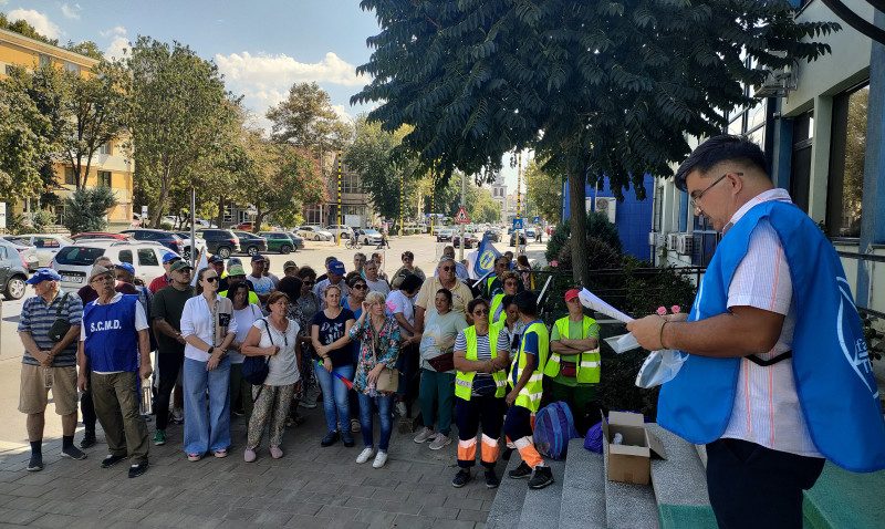 TULCEA: Sindicaliștii Cartel Alfa au protestat în fața Prefecturii