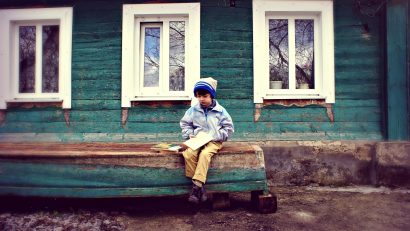 AUDIO | Părinții care pleacă la muncă în străinătate trebuie să anunțe, la direcțiile de asistență socială, în grija cui își lasă copiii