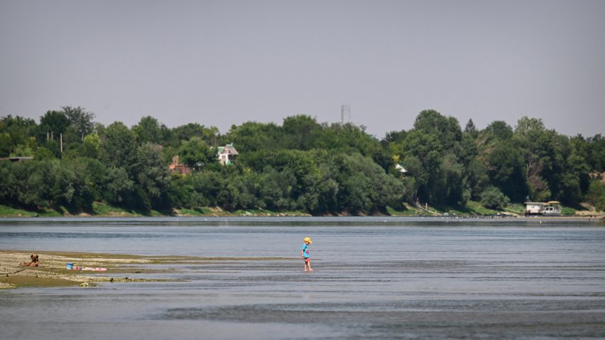 INHGA: Debitul Dunării la intrarea în ţară va ajunge la 2.400 mc/s, sub mediile lunilor septembrie şi octombrie