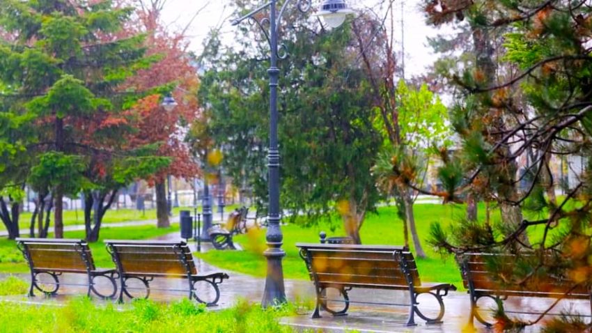 Informare ANM de ploi în toată țara, valabilă până luni dimineața